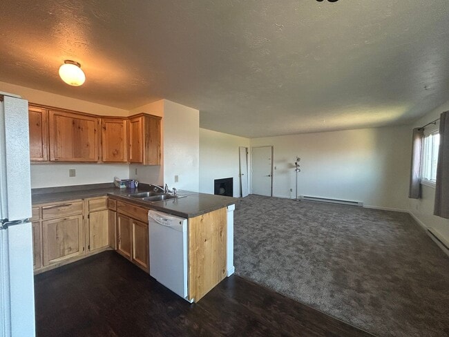 Building Photo - 2320 W Foothills Dr