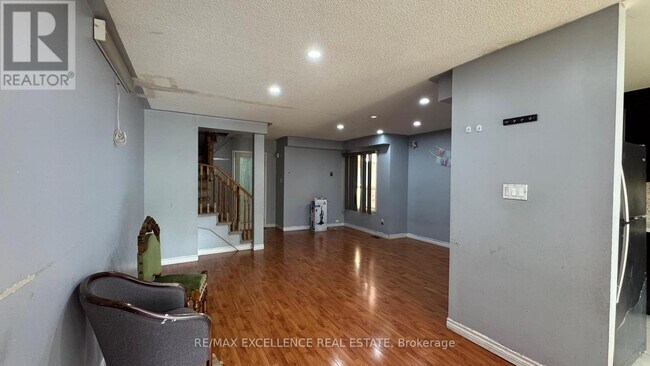 Building Photo - 59 Ravenscliffe Ct