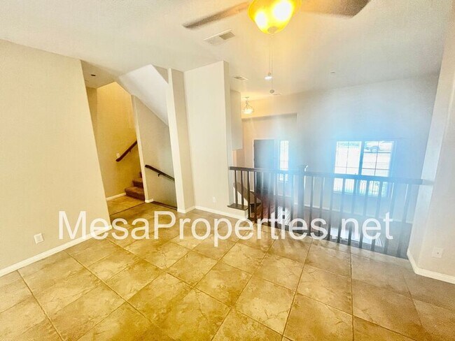Foto del edificio - 322 W Foothill Blvd