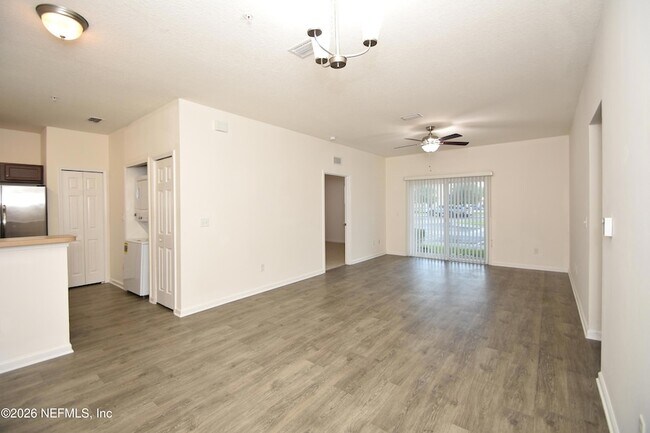 Foto del edificio - 2211 Golden Lake Loop