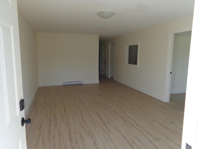 Building Photo - 422 Eighth St