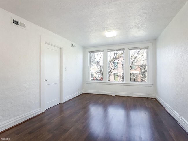 Building Photo - 1725 S Desplaines St