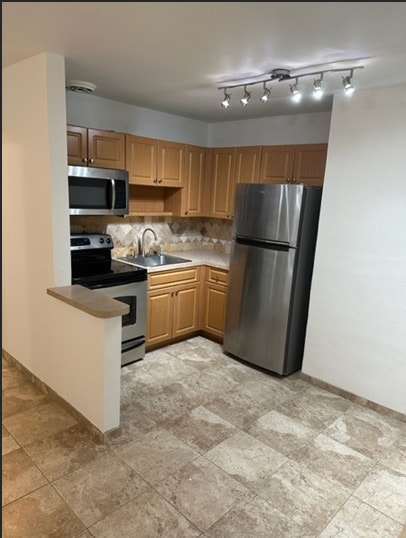 1827 Middle River Dr, Fort Lauderdale, FL 33305