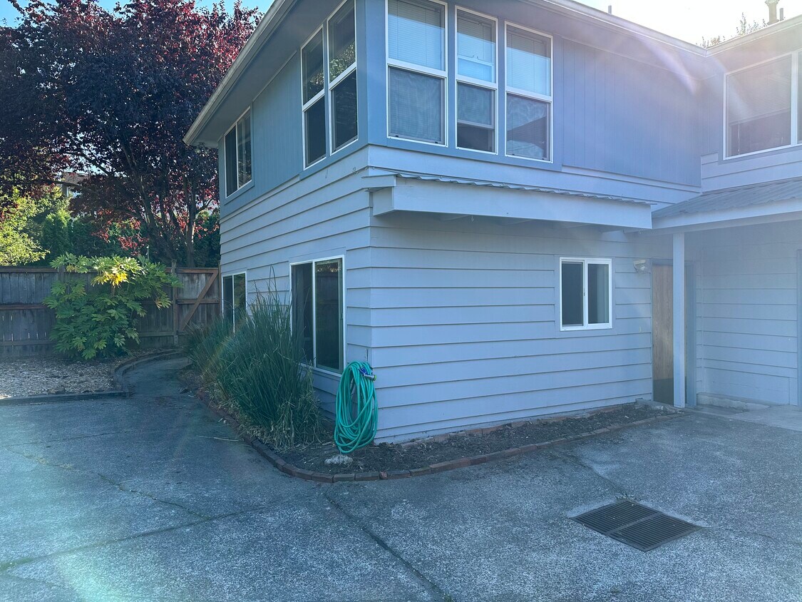 Primary Photo - 4228 27th Ave W