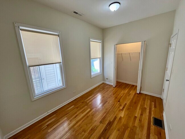 Foto del edificio - 1720 N Western Ave