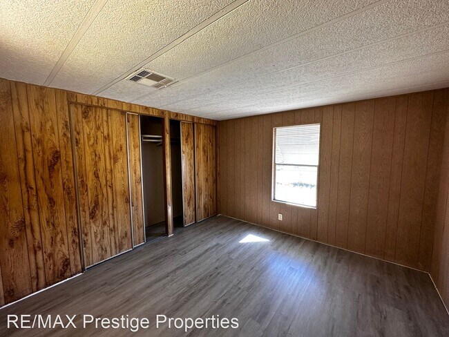 Building Photo - 2 br, 1 bath House - 2840 E Leroy Ave