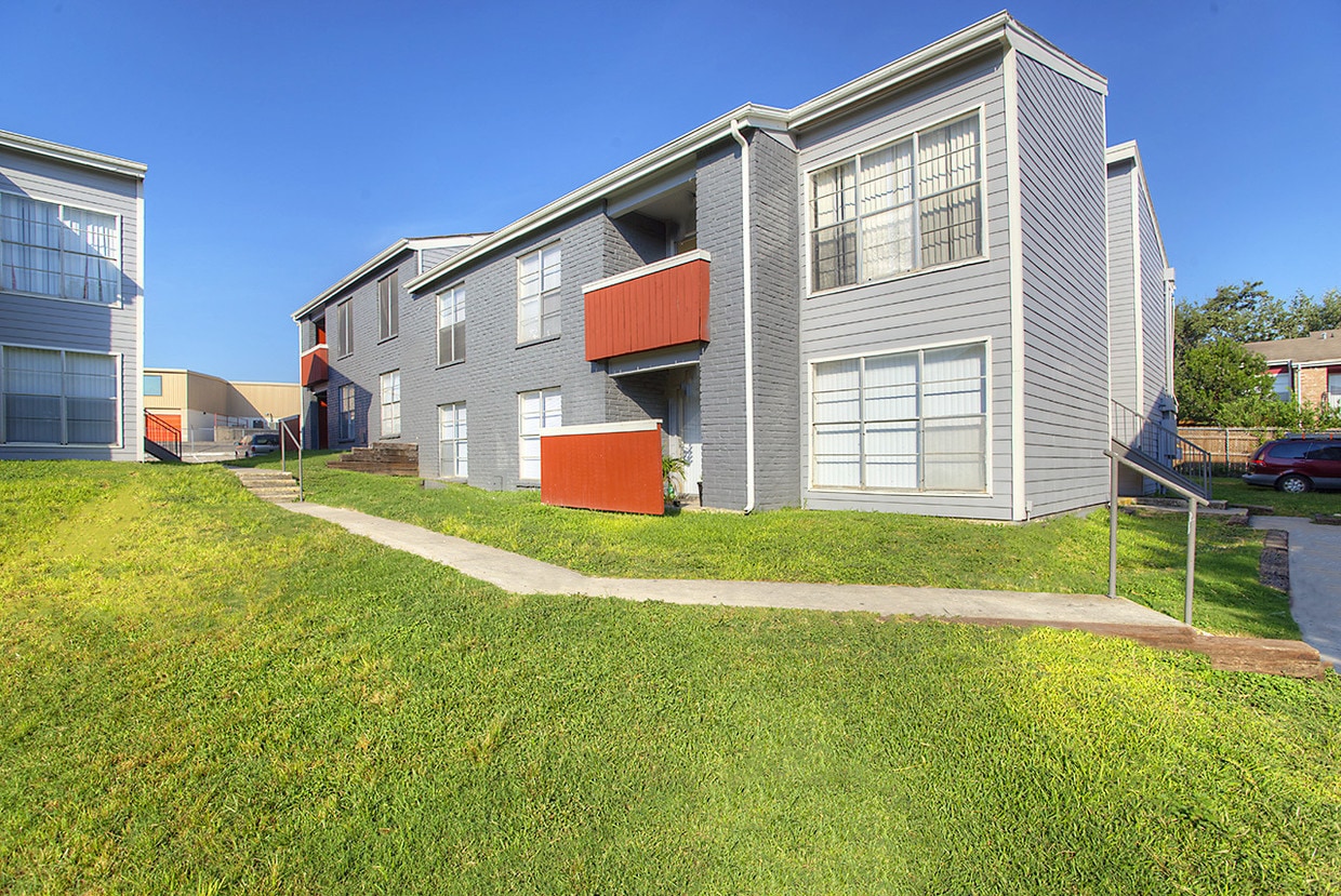 Primary Photo - Windbury Apartments