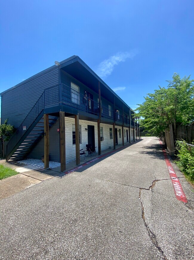 Foto del edificio - 311 Campbell Ave