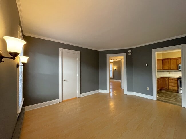 Living Room - 533 W Water St