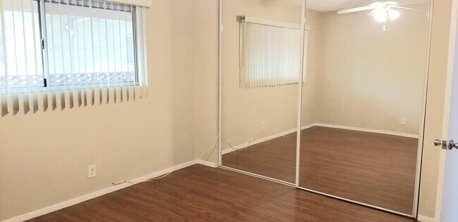 Foto del edificio - 351 Riverdale Dr