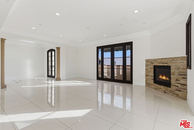 Foto del edificio - 462 S Maple Dr