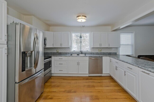 Foto del edificio - Private 3-Bedroom Single-Family Rental on 10+ Acres - Available for June 1st!