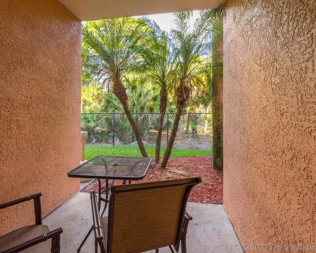 Building Photo - 2106 Myrtlewood Cir E