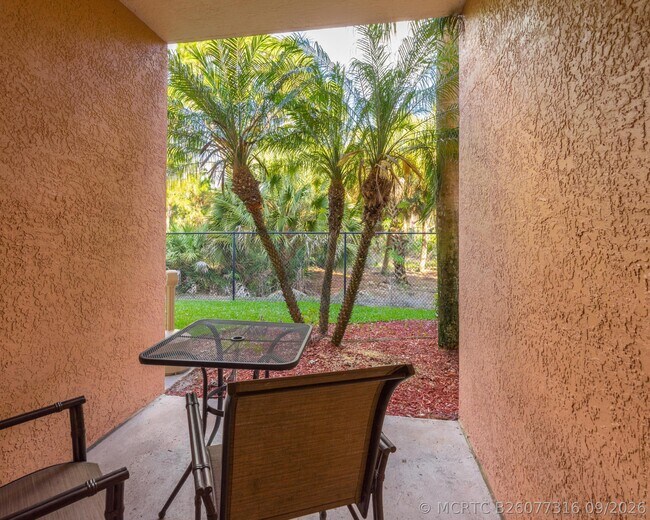 Foto del edificio - 2106 Myrtlewood Cir E