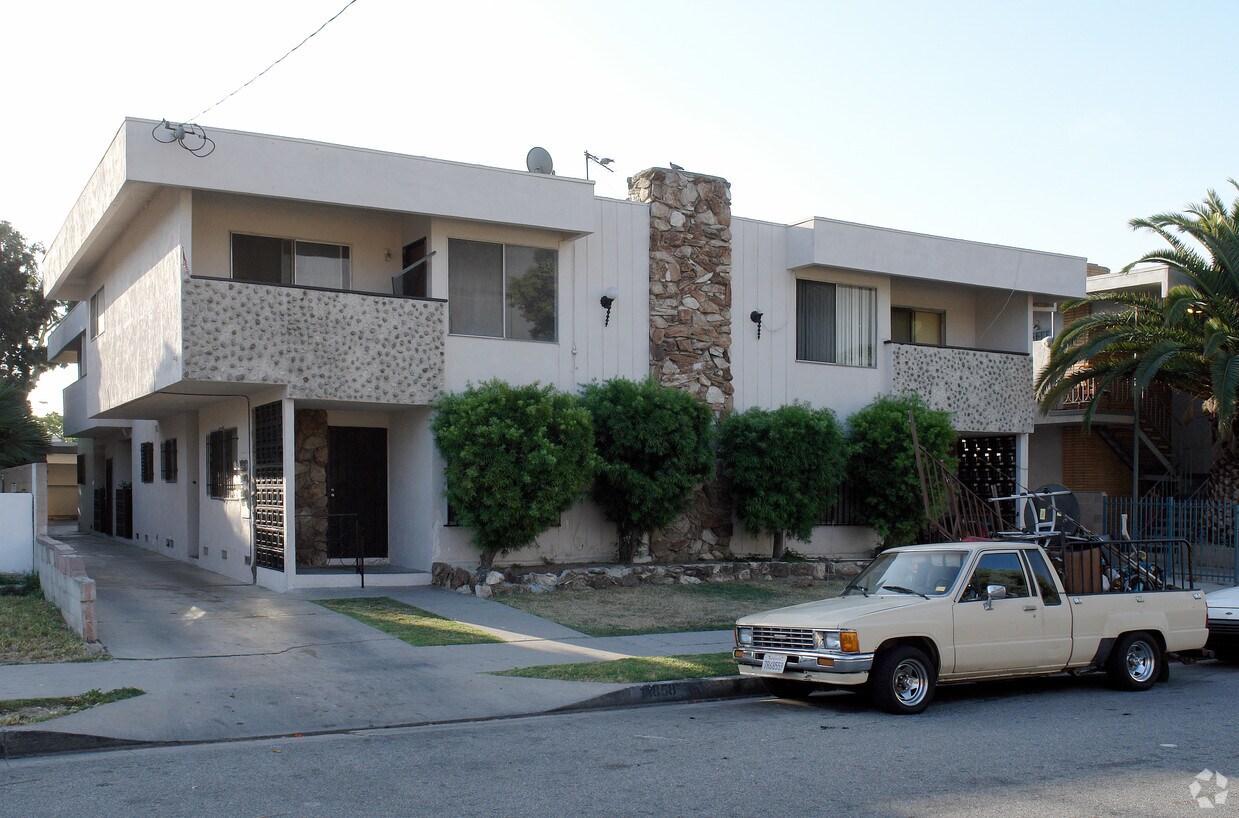 Foto del edificio - 11858 Oxford Ave