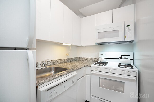 Building Photo - 201 E 69th St