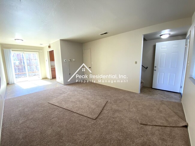 Building Photo - Spacious 3bd/1.5ba Citrus Heights Duplex w...