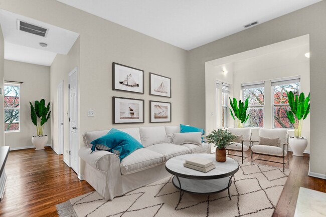 Building Photo - 2457 W Leland Ave