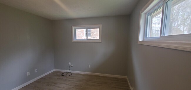 Foto del edificio - 271 Kendall Ave