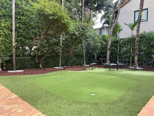 Building Photo - 454 Rosaro Ave