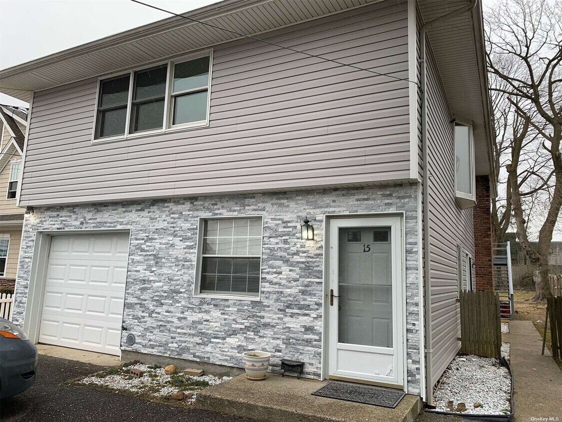 15 Humphrey Dr, Syosset, NY 11791 House Rental in Syosset, NY