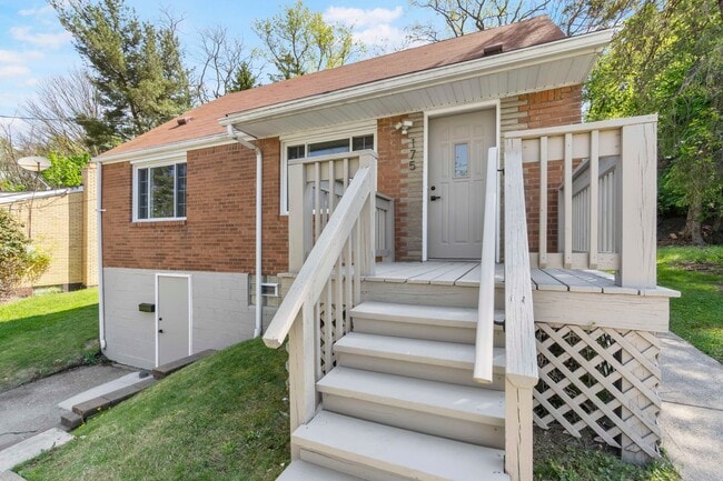 Photo - READY NOW!! FULLY RENOVATED 3 Bedroom in PENN HILLS Apartments