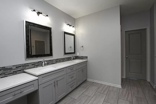 Building Photo - Beautiful 5 Bed/3 Bath House Available February 1st, 2026!