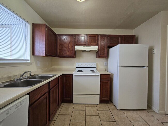 Building Photo - RENT REDUCTION - AVAILABLE NOW!