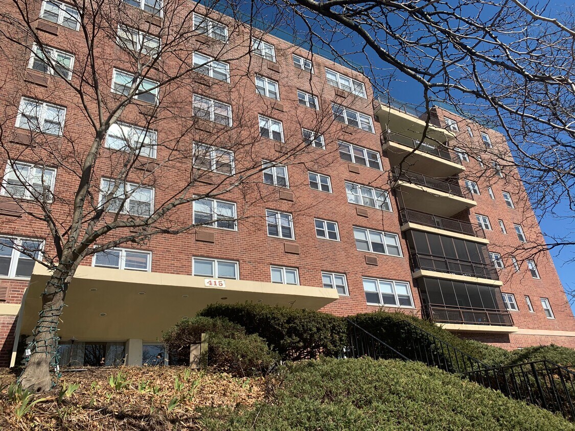 Foto principal - 415 Claremont Ave