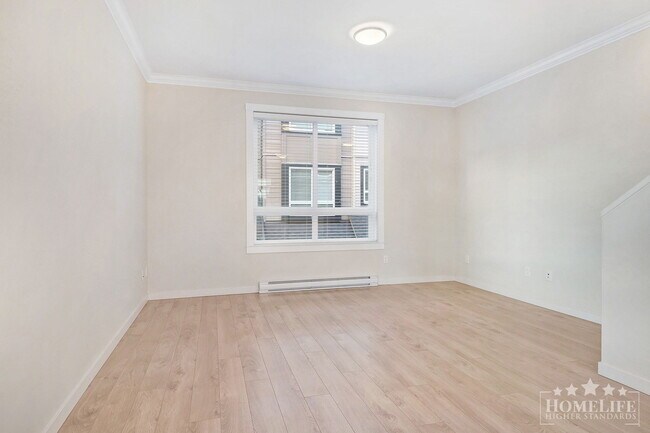 Photo du bâtiment - 2 - Bed + 2.5 Bath Townhouse in Surrey!