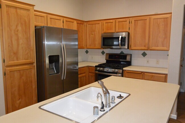 Foto del edificio - 3 bedroom 2 bathroom in the El Diamante sc...