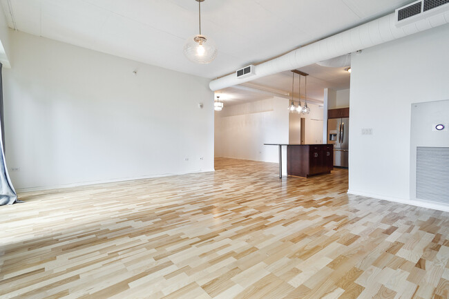 Building Photo - 807 Davis St