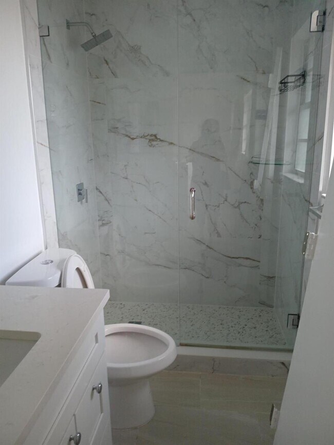 Building Photo - 441 Cypress Way W