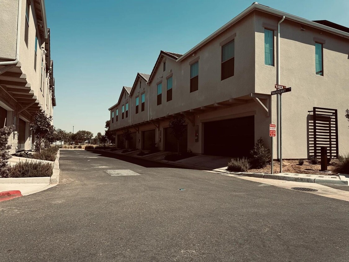 Foto del edificio - 413 W Mahogany Ln