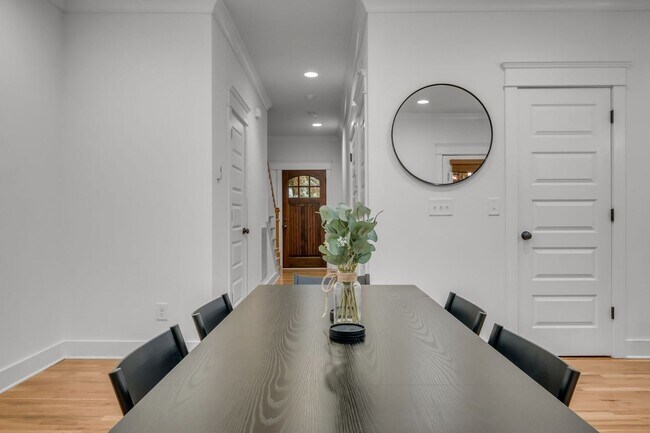 Building Photo - 3-bedroom, 2.5-bath rental home located in Nashville’s vibrant, 12 South!