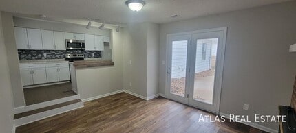 Building Photo - 519 S 81 St