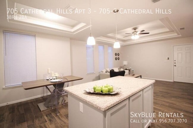 Building Photo - 705 Cathedral Hl