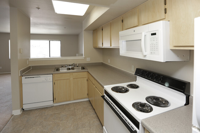 1HAB, 1BA - 632 ft² - Lynmar Apartments