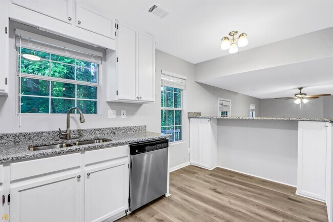 Building Photo - 7314 Drake Ave