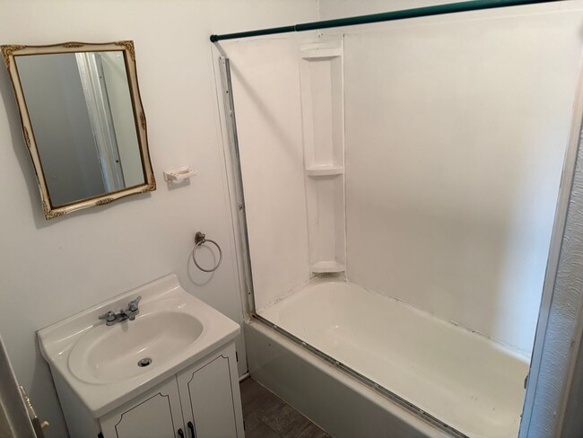 Building Photo - 705 Short St