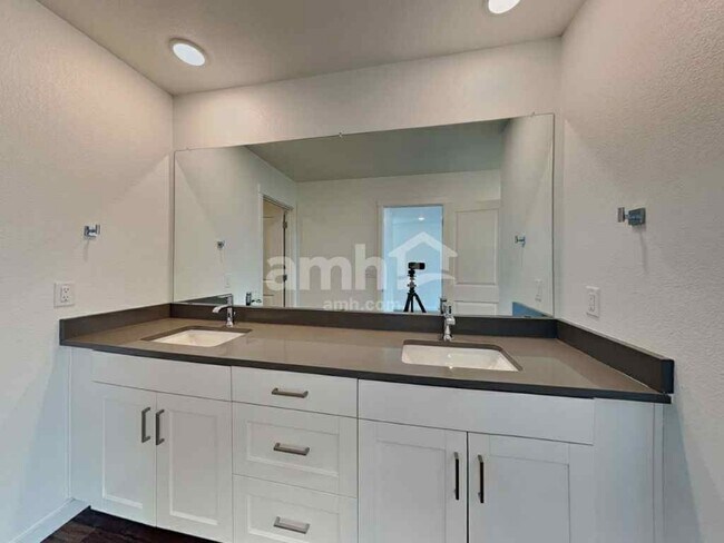 Foto del edificio - 23524 E 2nd Pl