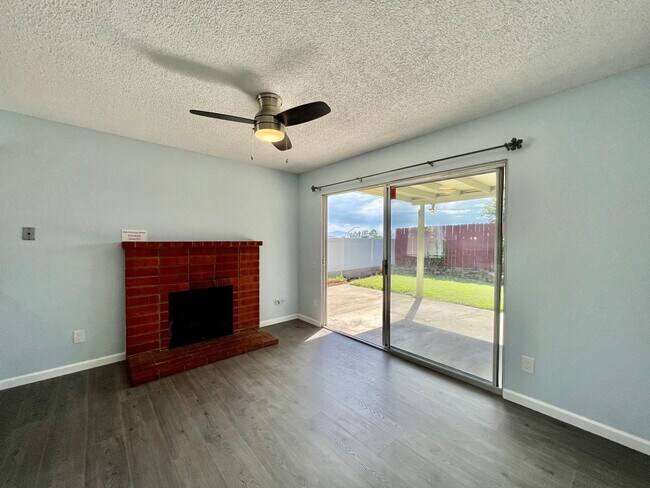 Building Photo - Newly remodeled 4B/2BA house w/ large back...