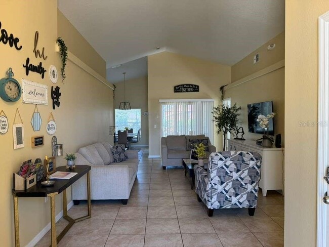 Building Photo - 328 Robin Rd