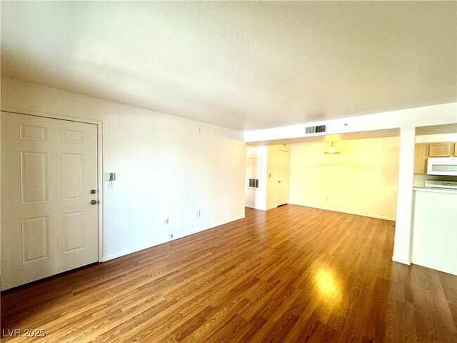 Foto del edificio - 950 Seven Hills Dr