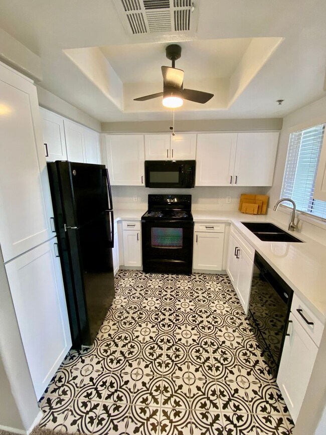 Building Photo - Ground Floor 1 Bedroom 1 Bathroom in Lakeshore @ Anderson Springs