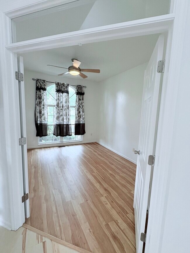 Foto del edificio - Spacious 4 Bed, 2 Bath Home in Columbus