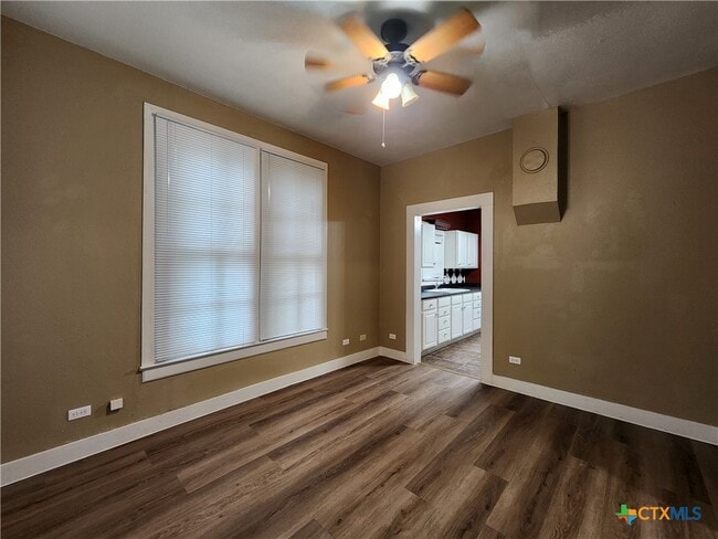 Building Photo - 305 S Academy Ave