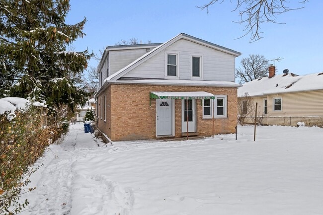 Foto del edificio - 233 Llewellyn Ave