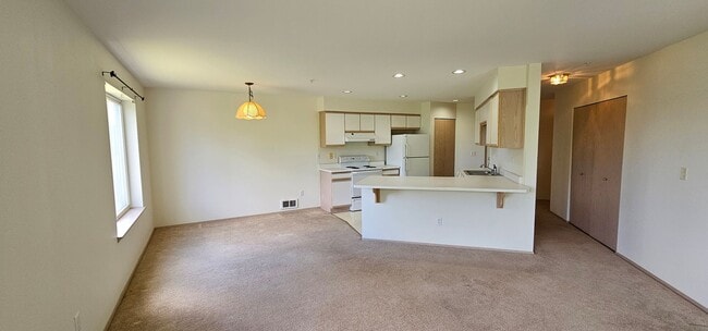 Building Photo - Partial View Condo