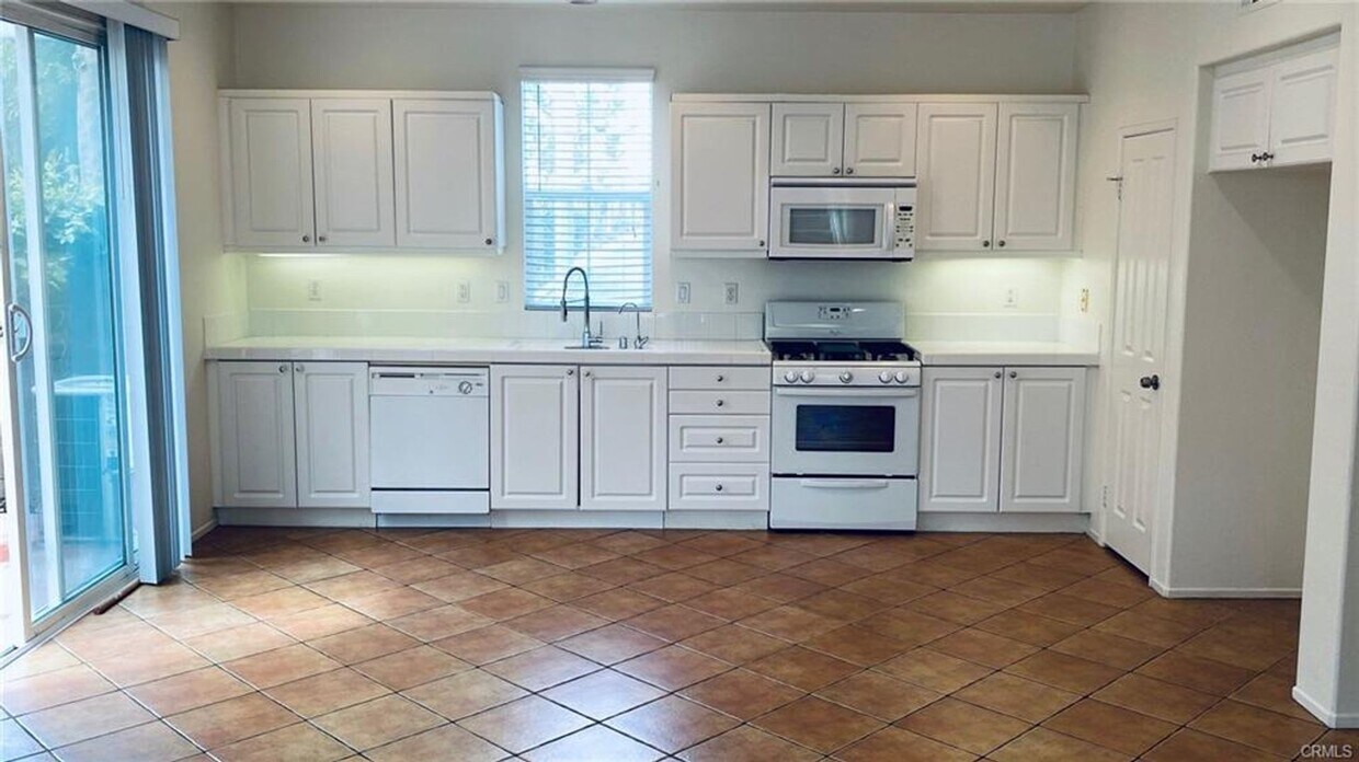 Foto del edificio - Bright and spacious detached 3 bedroom home